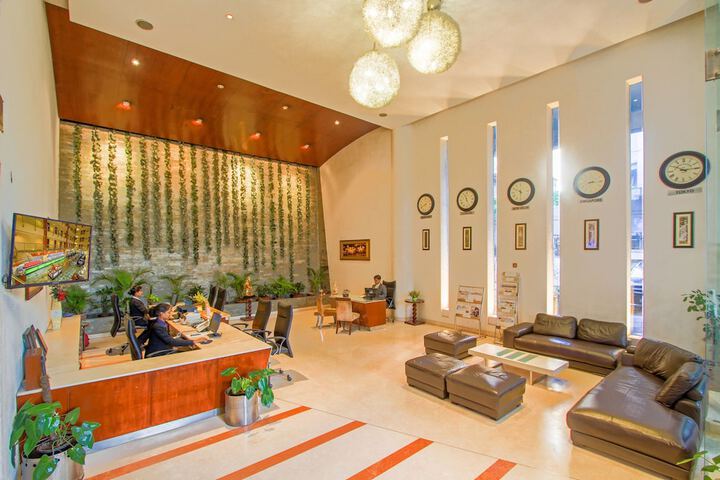 Entrance & Lobby