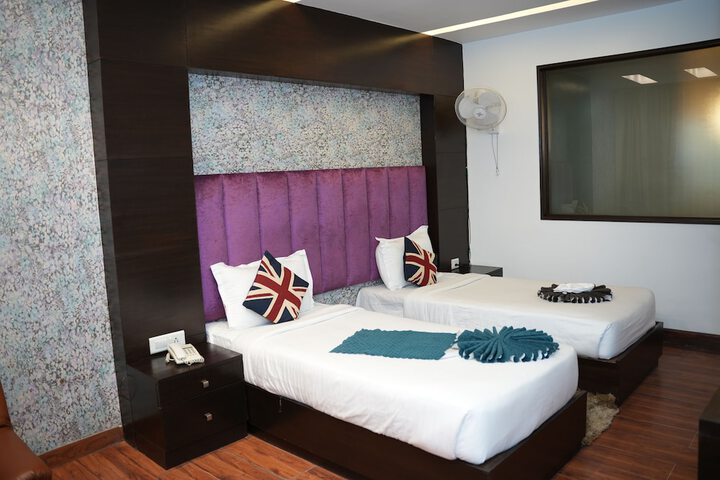 Room 2 of 34