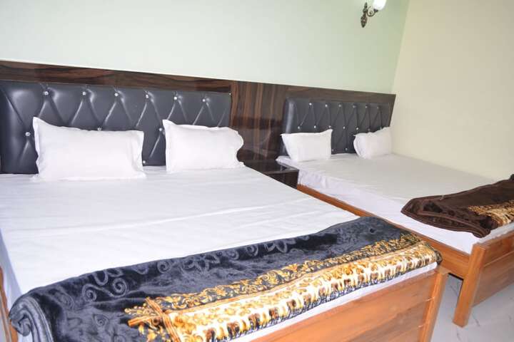 Room 4 of 11