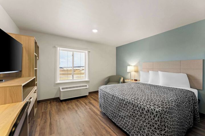 Basic Queen Bed (8 of 11)