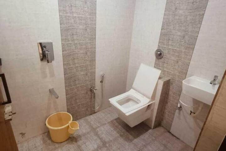 Room 6 of 15