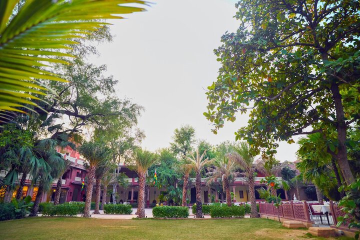 Hotel Exterior 46 of 48
