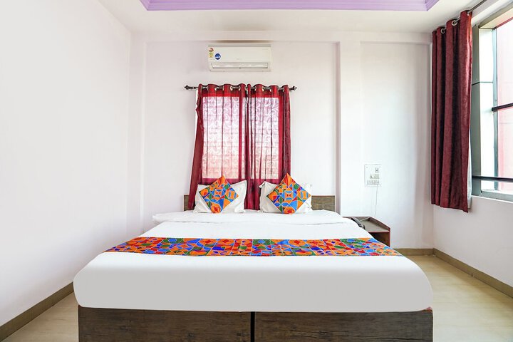 Room 10 of 28