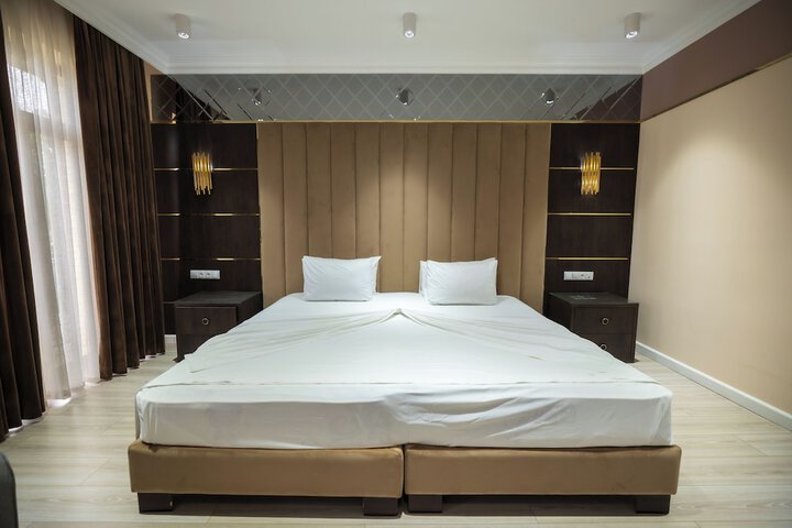 Room 17 of 37