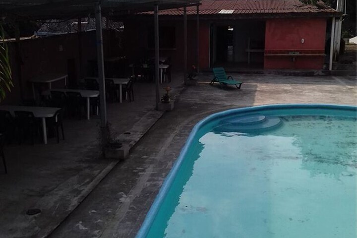 Pool 4 of 10