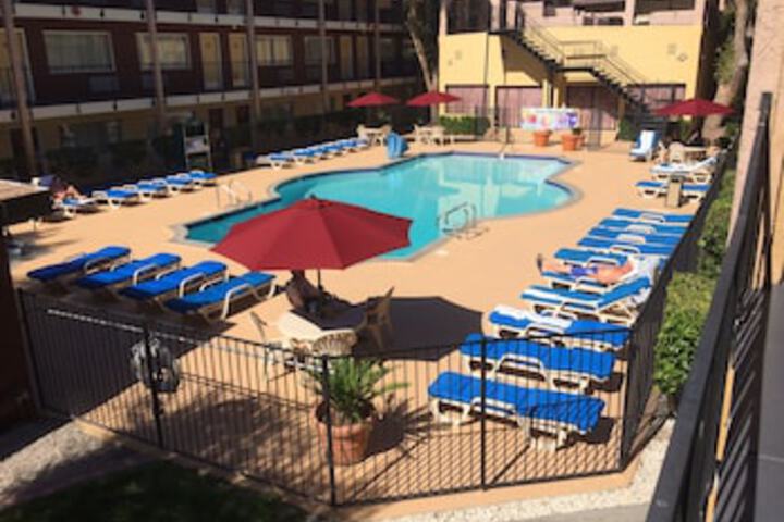 Hotel Exterior 136 of 138
