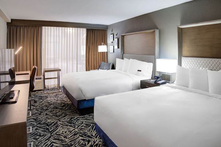 2 Queen Beds (5 of 7)
