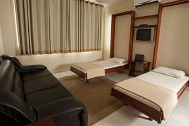 Hotel Suite Photo