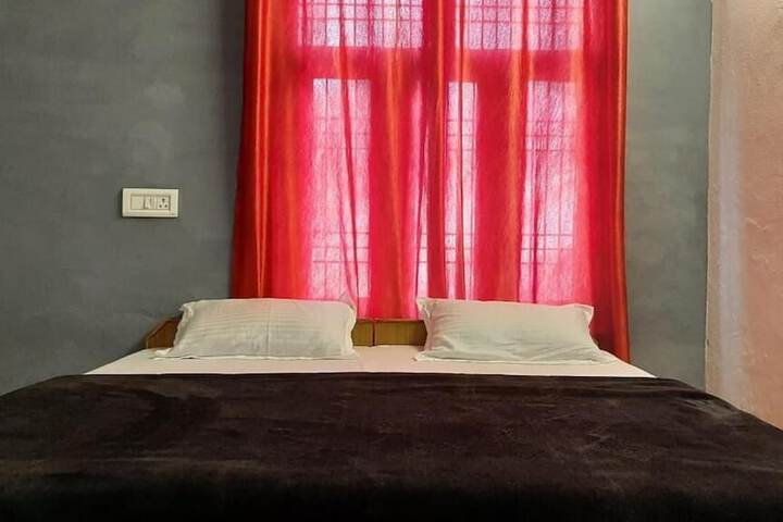 Room 9 of 40