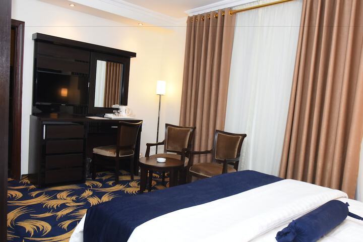 Room 3 of 99