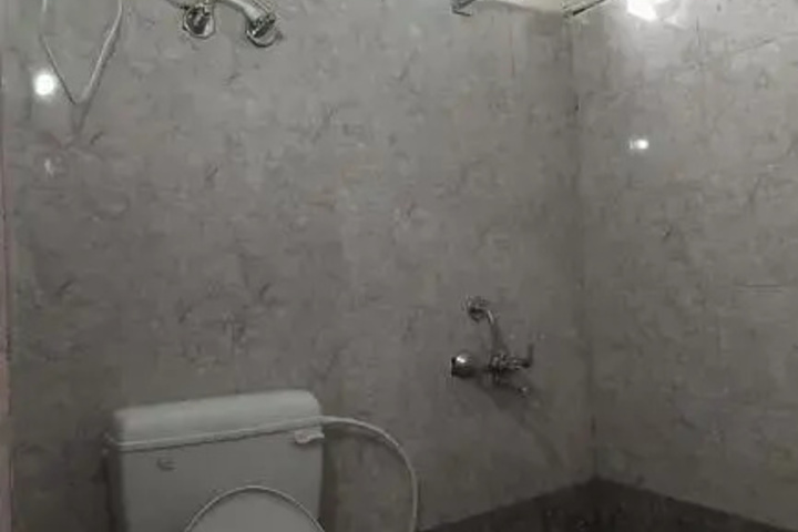 Room 5 of 8