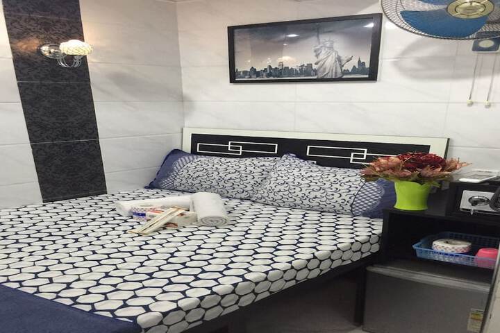 Room 3 of 44
