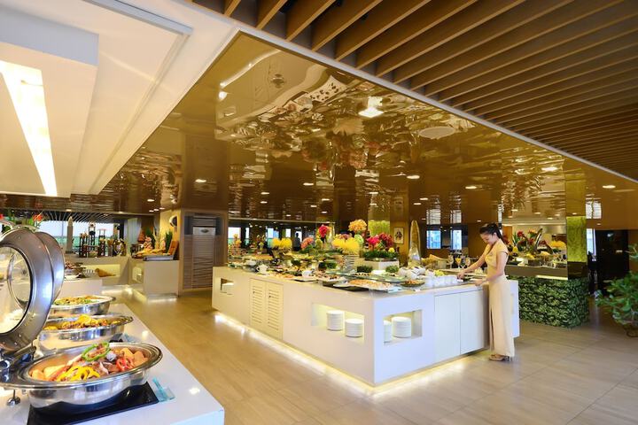 Dining Photos