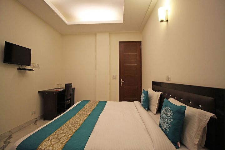 Room 9 of 23