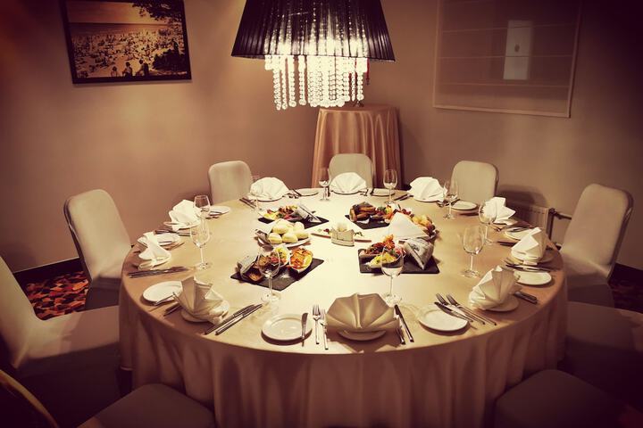 Dining 39 of 56