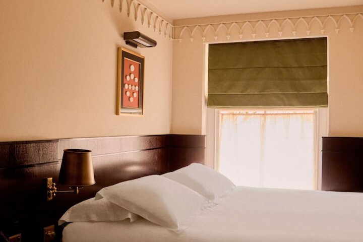 Room 21 of 36