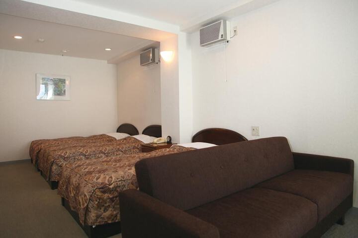 Room 9 of 48