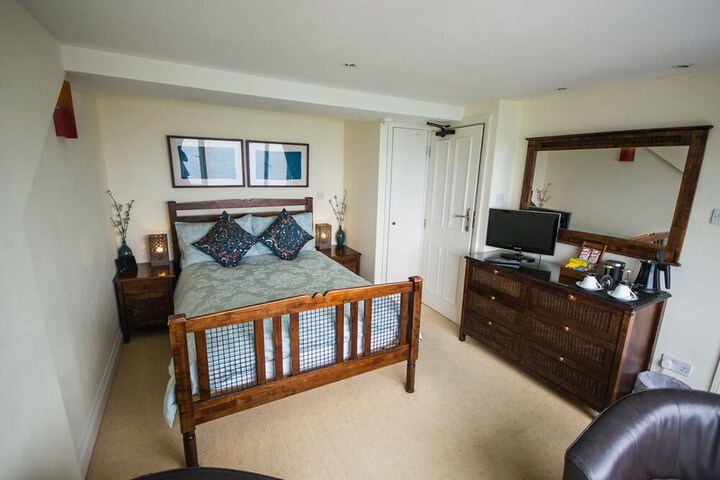 Room 2 of 47