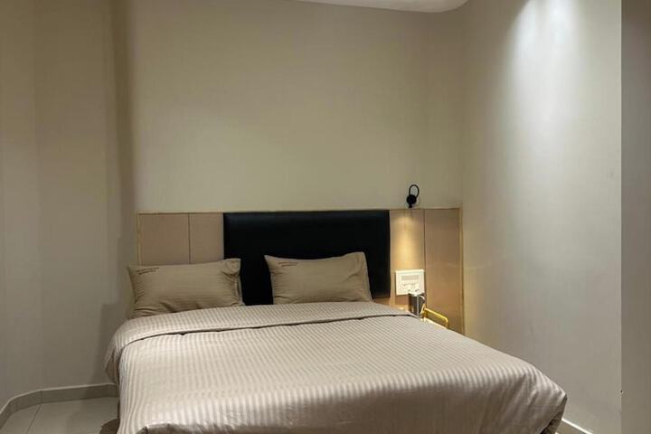 Room 4 of 18