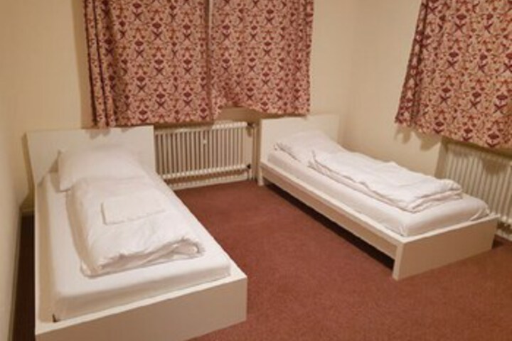 Room 10 of 12
