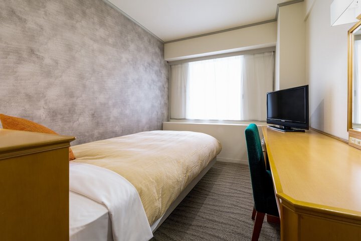 Room 28 of 86