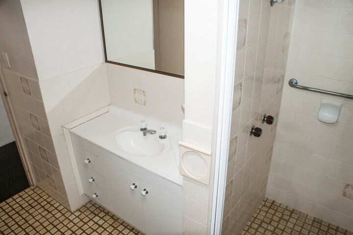 Room 41 of 68