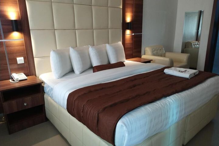 Room 6 of 6