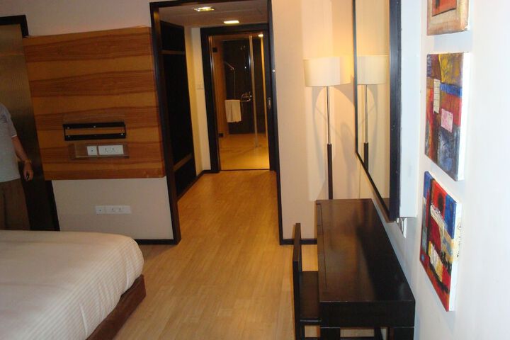 Room 6 of 35