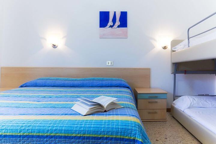 Room 6 of 45