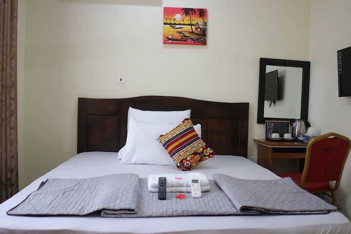 Room 7 of 25