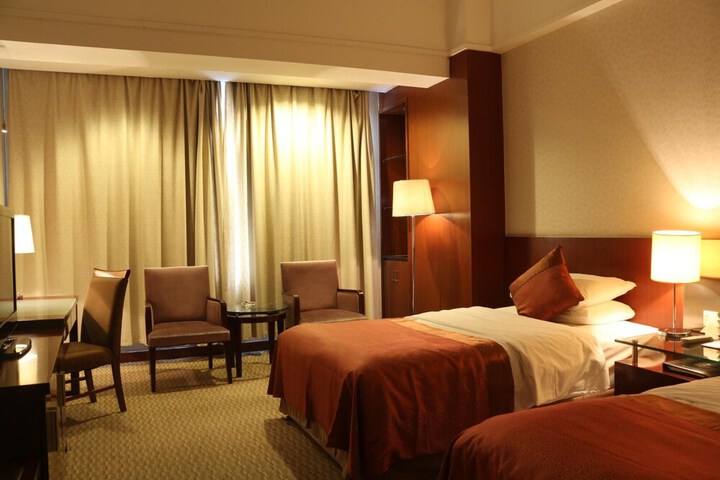 Room 19 of 38