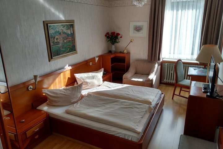 Room 4 of 11