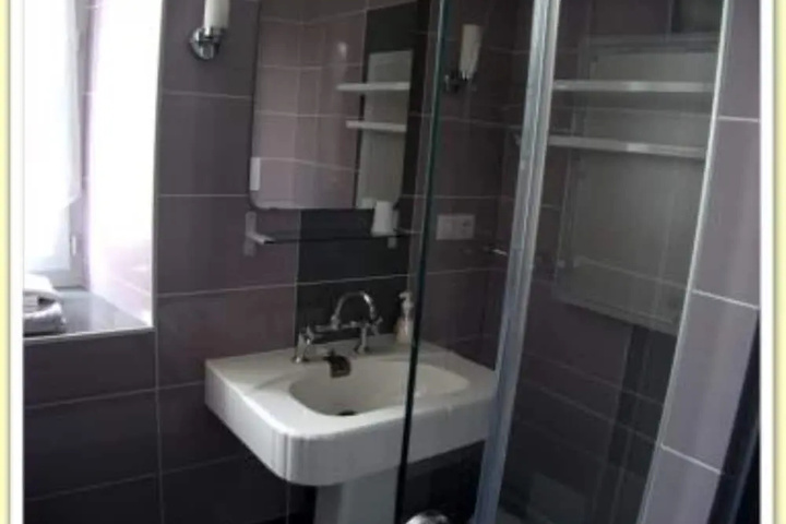 Room 7 of 18