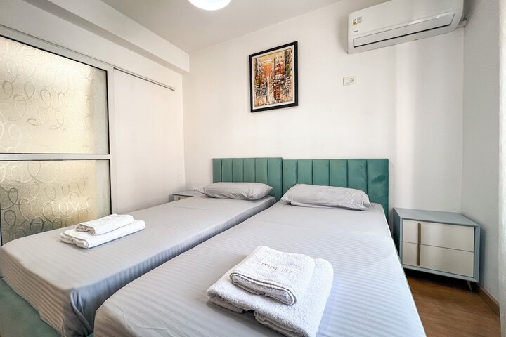 Room 5 of 107