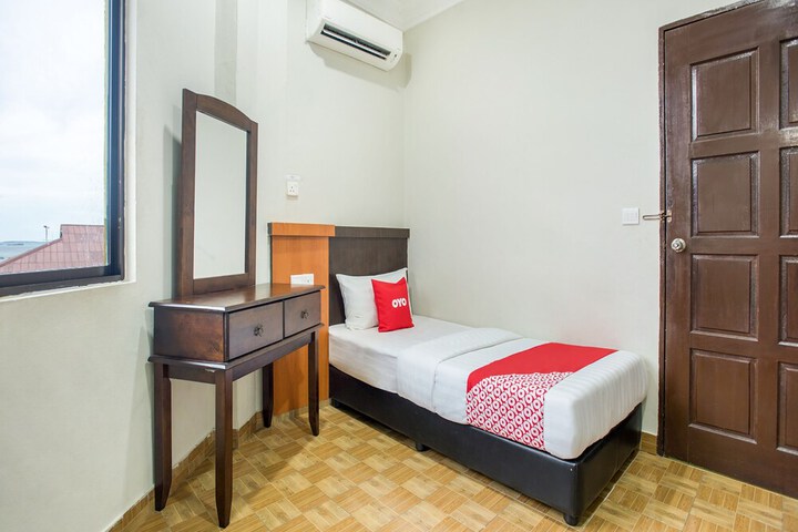 Room 12 of 23