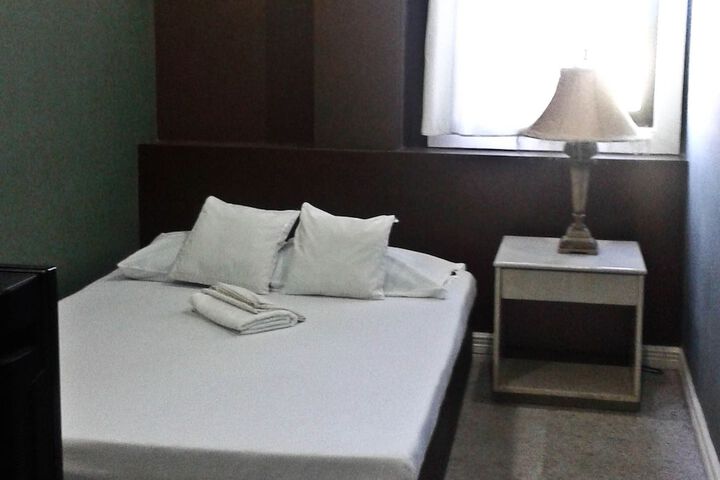 Room 9 of 35