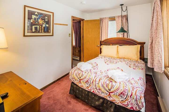 Room 2 of 37