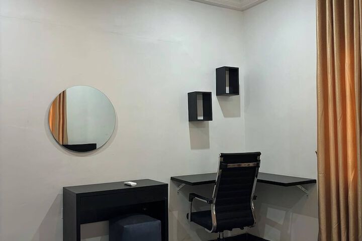 Room 4 of 40