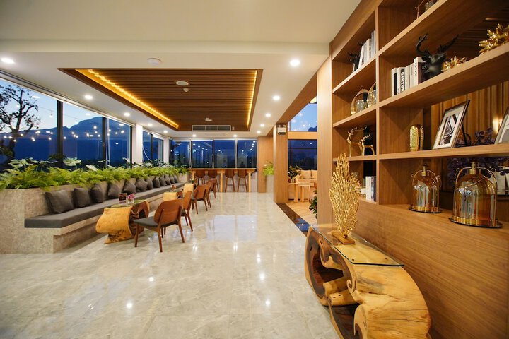 Hotel Interior 7 of 88