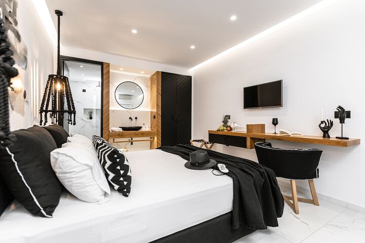 Room 44 of 168