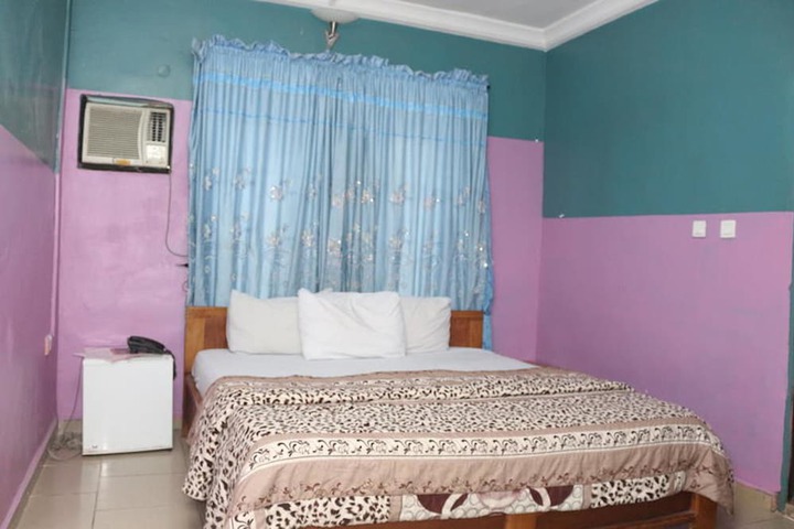 Room 11 of 24