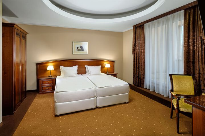 Room 33 of 115