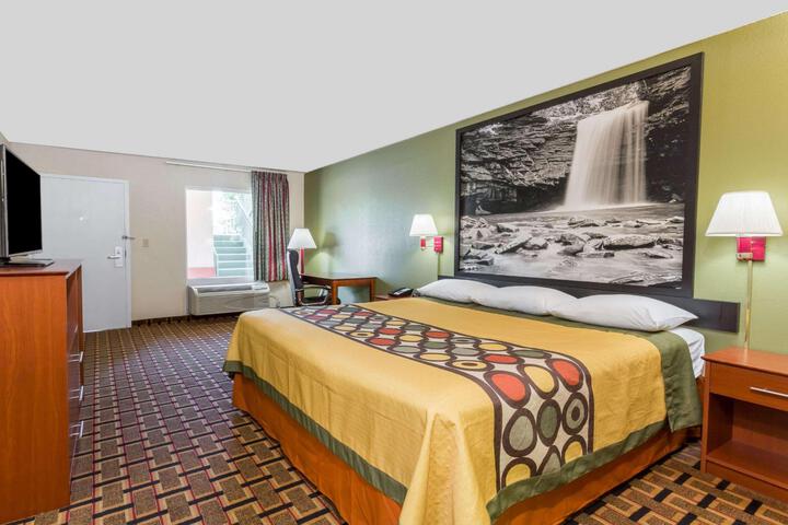 1 King Bed (8 of 8)