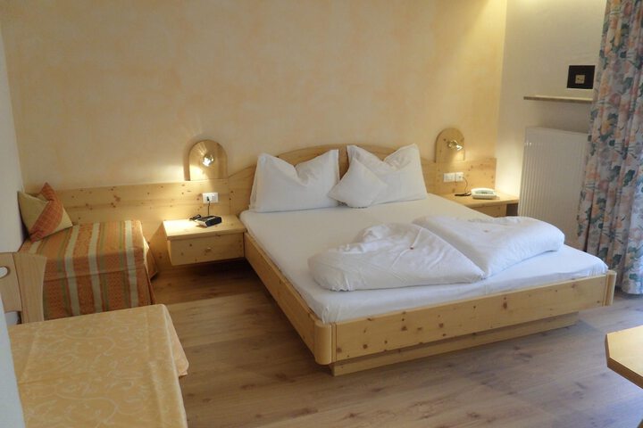 Room 5 of 48