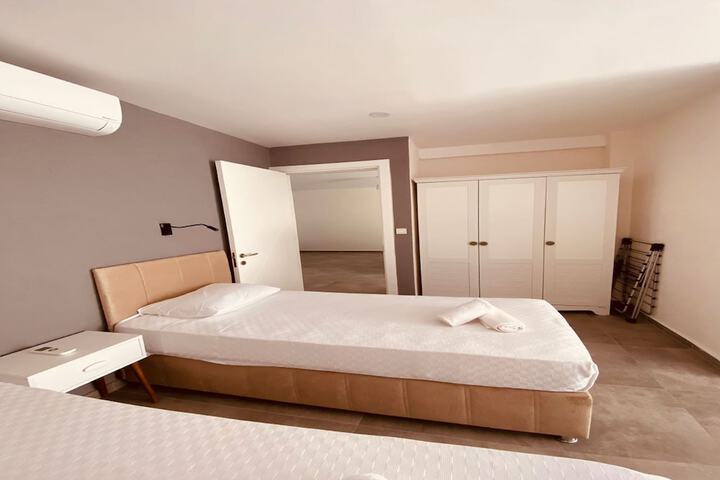 Room 7 of 81