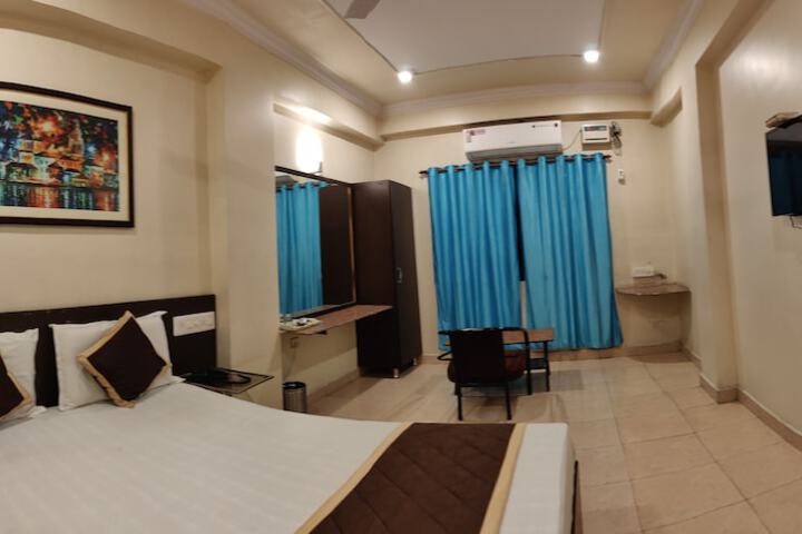 Room 9 of 11