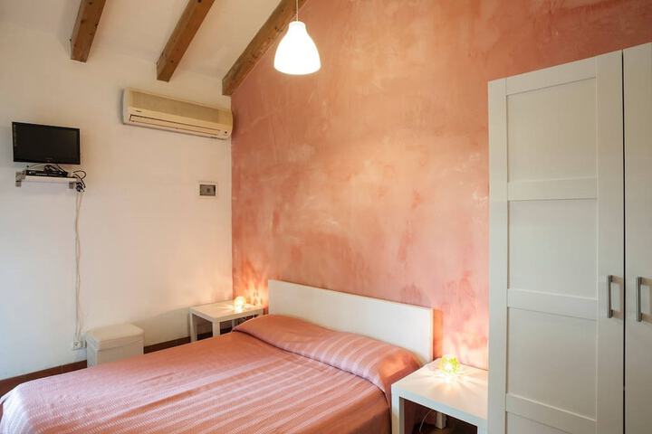 Room 2 of 51