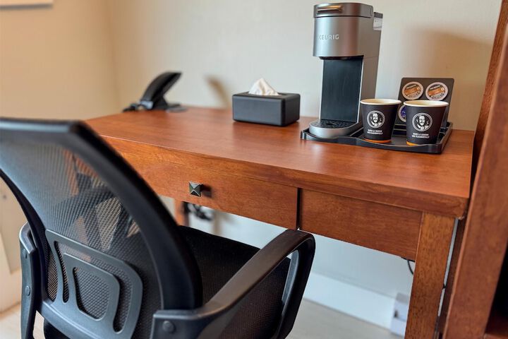 Room 17 of 28
