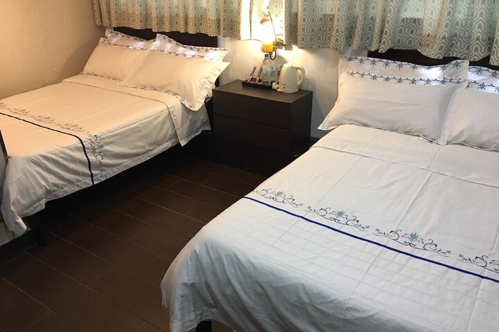 Room 50 of 73