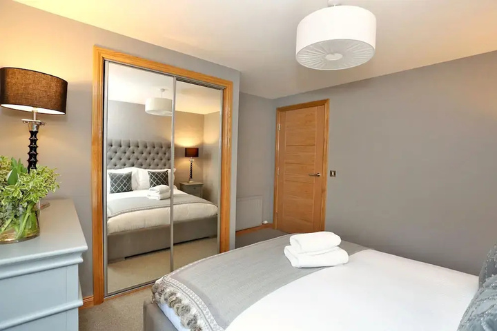 Room 6 of 19